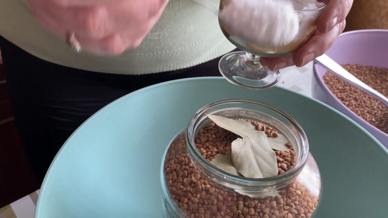 Господині розповіли лайфхак, як зберігати крупи, щоб вони не псувалися два роки