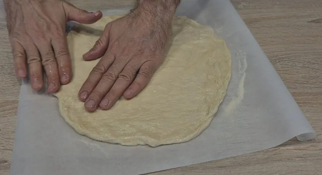 Розмазала тісто по пергаменту — і в духовку: такої смакоти не придумаєш, навіть якщо захочеш. Готувати 20 хв 