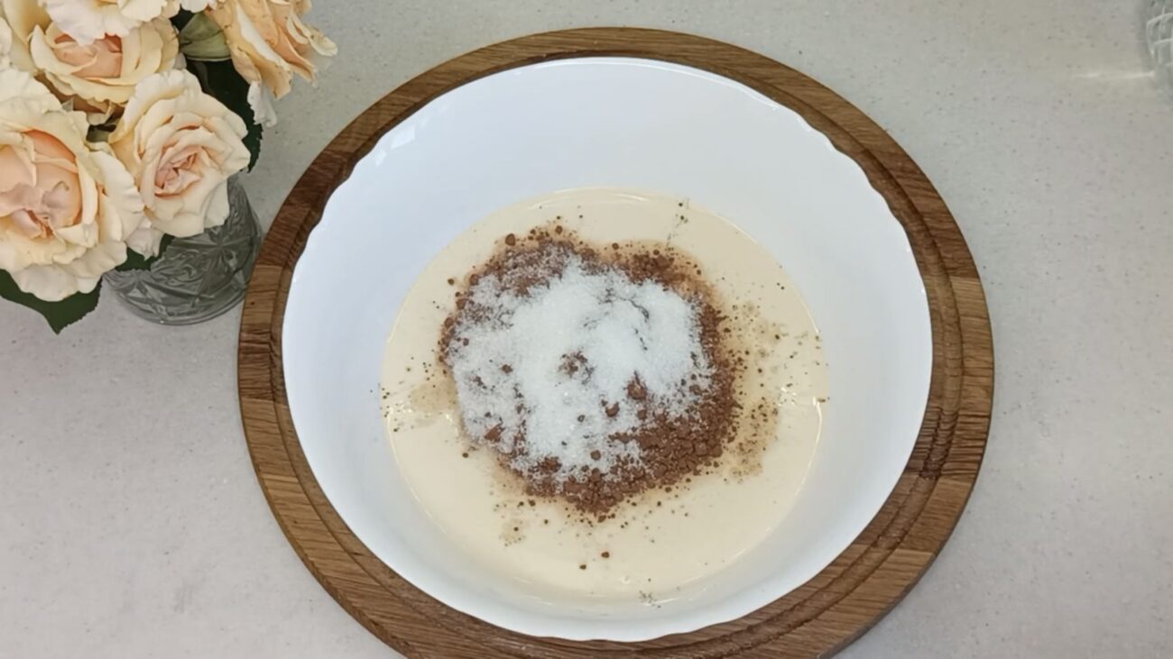 Господині розповіли, як приготувати низькокалорійний десерт з ряжанки і какао 