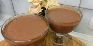 Господині розповіли, як приготувати низькокалорійний десерт з ряжанки і какао 