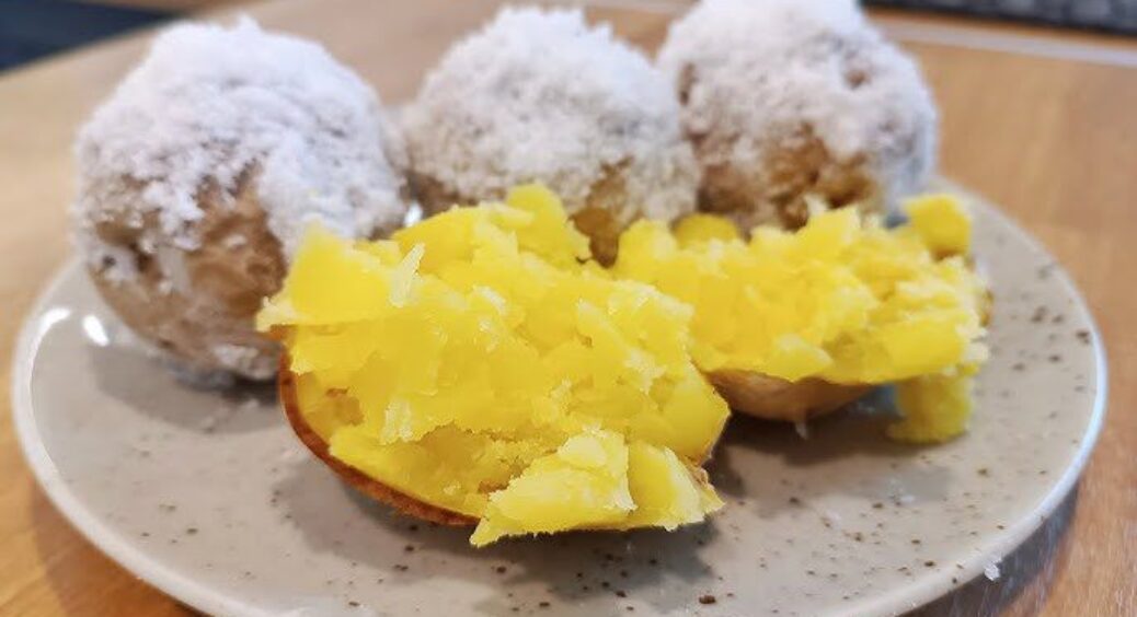 Обсипала бульбу сіллю перед запіканням – і вся родина просила повторити: смак картоплі змінився радикально 