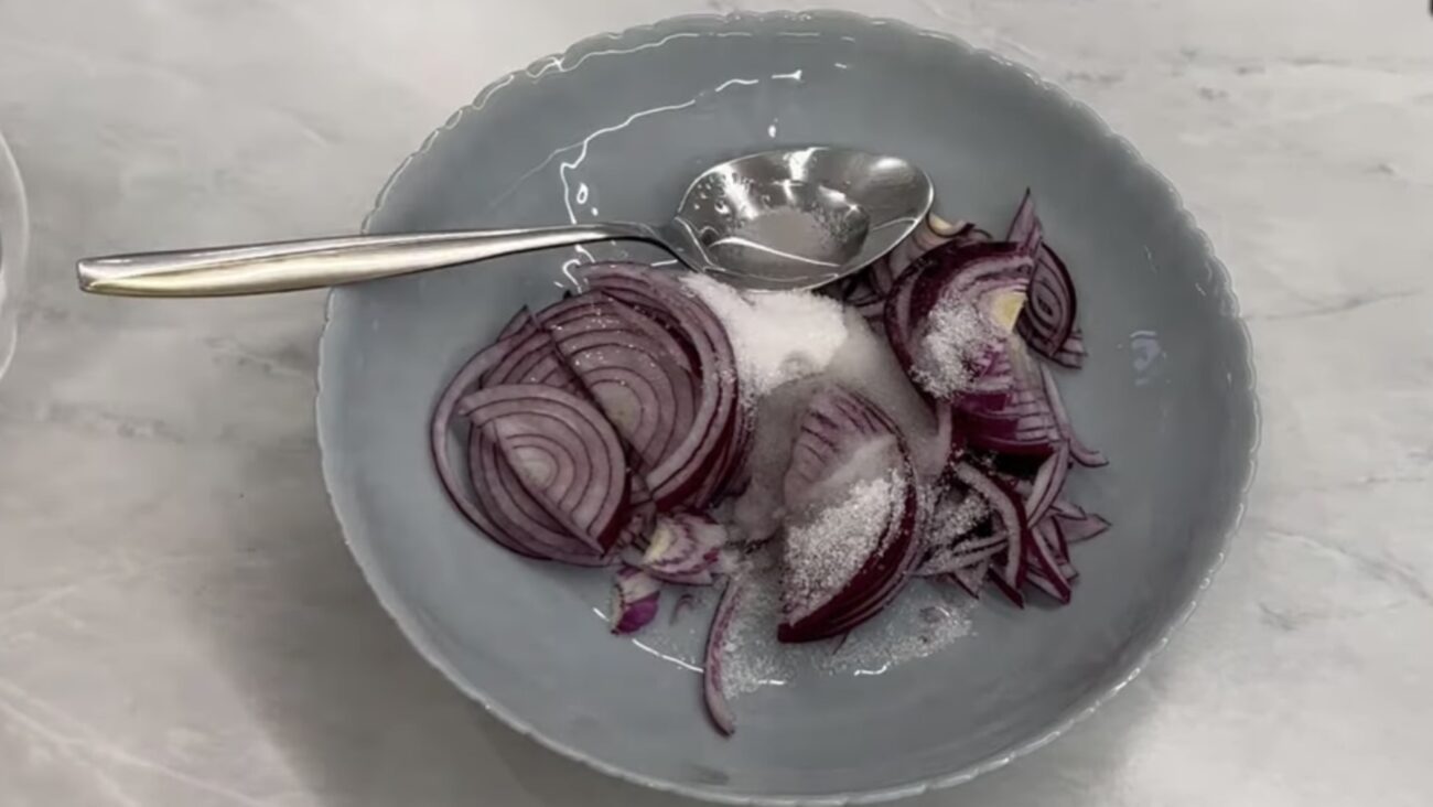 Господині розповіли рецепт святкового салату з 4 інгредієнтів  