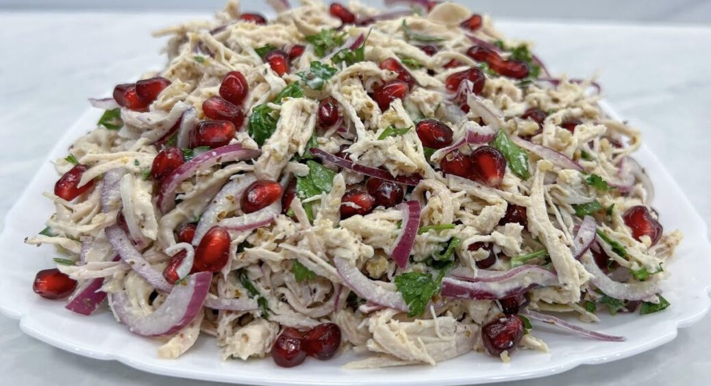 Салат “Економка” — на родинну вечерю і новорічний стіл: інгредієнти бюджетні, а смак — наче то з ресторану 