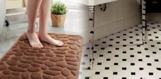 Господині розповіли, чому не можна залишати килимок у ванній кімнаті взимку 