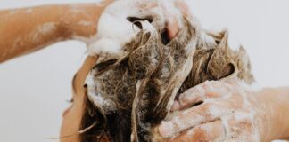 Перукарі розповіли, як зберегти свіжість волосся надовго 