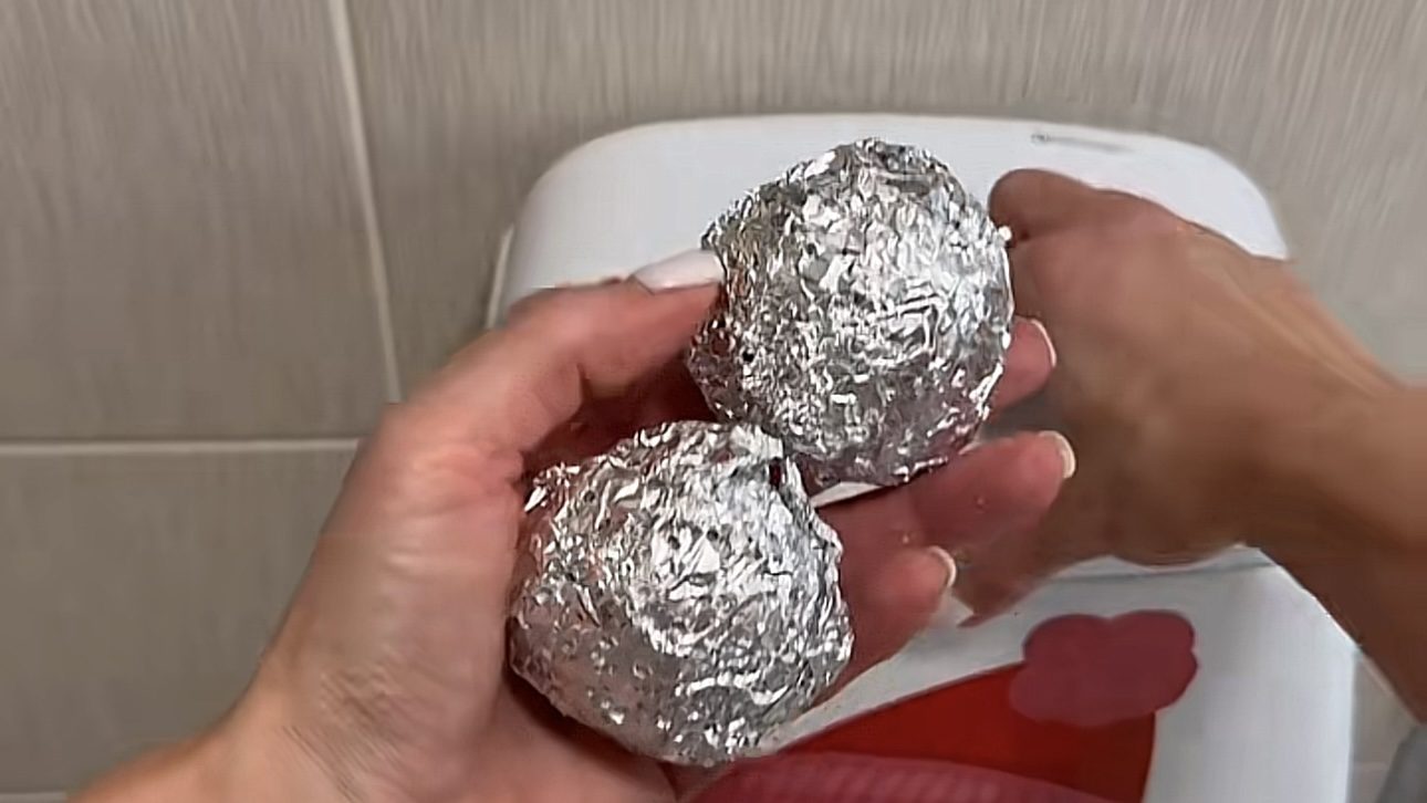 Господині розповіли, як зробити ароматизатор для туалету із мила 