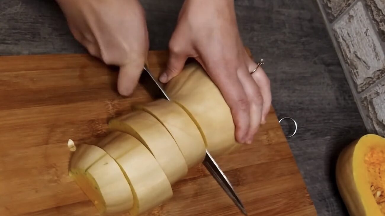 Господині розповіли, як легко почистити гарбуз навіть з товстою шкіркою 