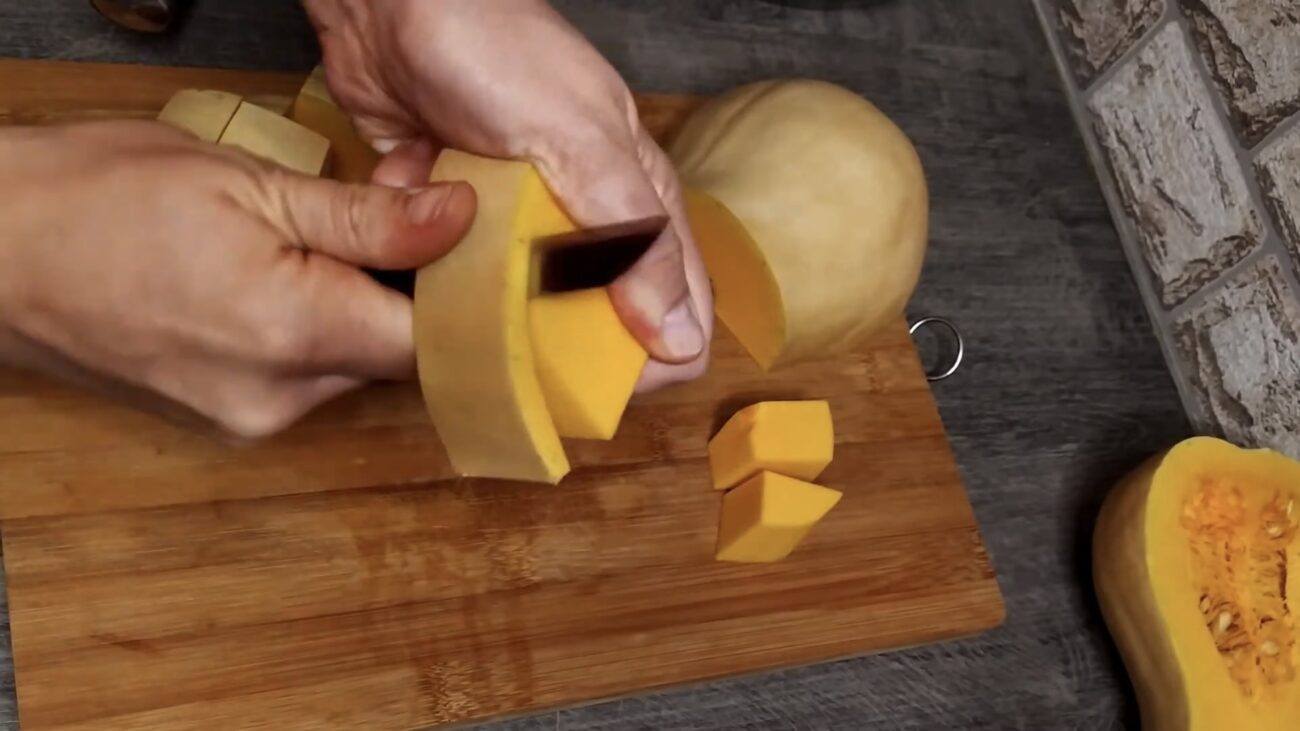 Господині розповіли, як легко почистити гарбуз навіть з товстою шкіркою 