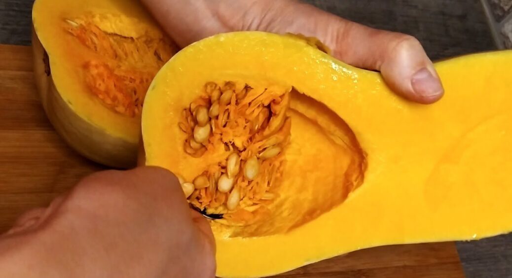 Гарбуз підготувала за 6 хв: поклала у гарячу воду, почекала – шкірка сама відходить. Без ножа пораюсь 