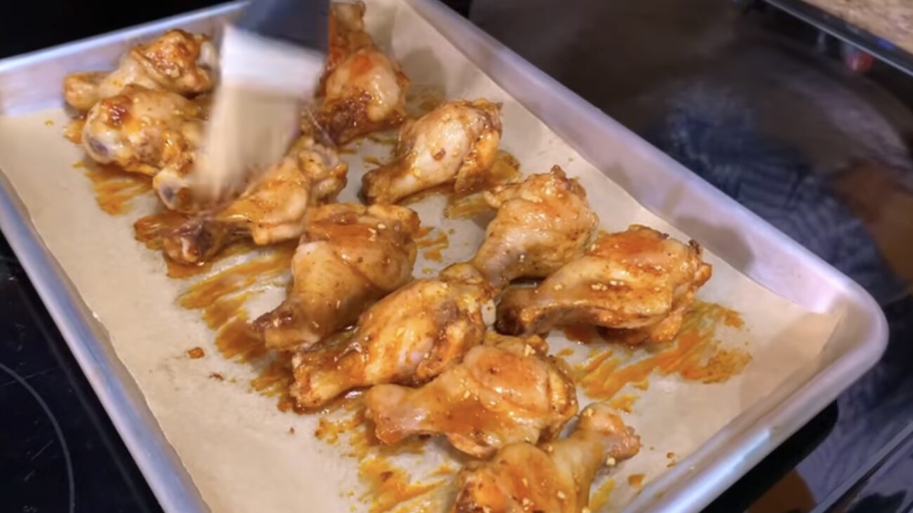 Господині розповіли, як приготувати курячі крильця в медово-соєвому соусі Господині розповіли, як приготувати курячі крильця в медово-соєвому соусі