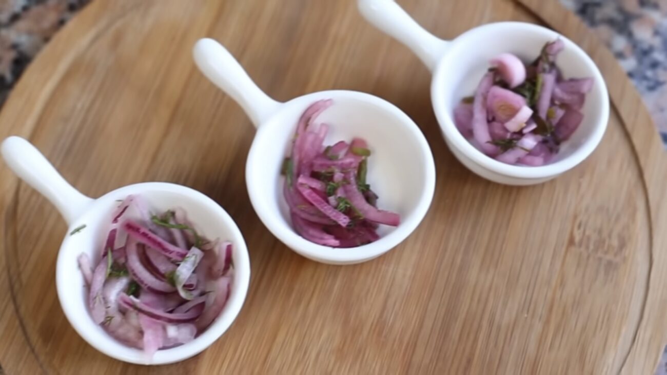 Господині розповіли, як маринувати цибулю, щоб вона не була гіркою 