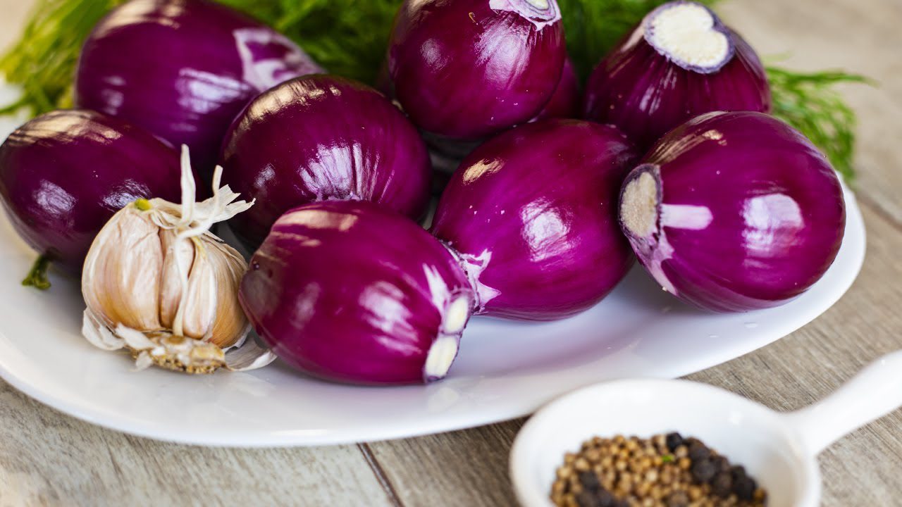 Господині розповіли, як маринувати цибулю, щоб вона не була гіркою 