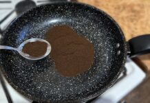 Господині розповіли, навіщо гріти каву на сковорідці 