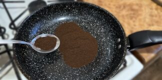 Господині розповіли, навіщо гріти каву на сковорідці 
