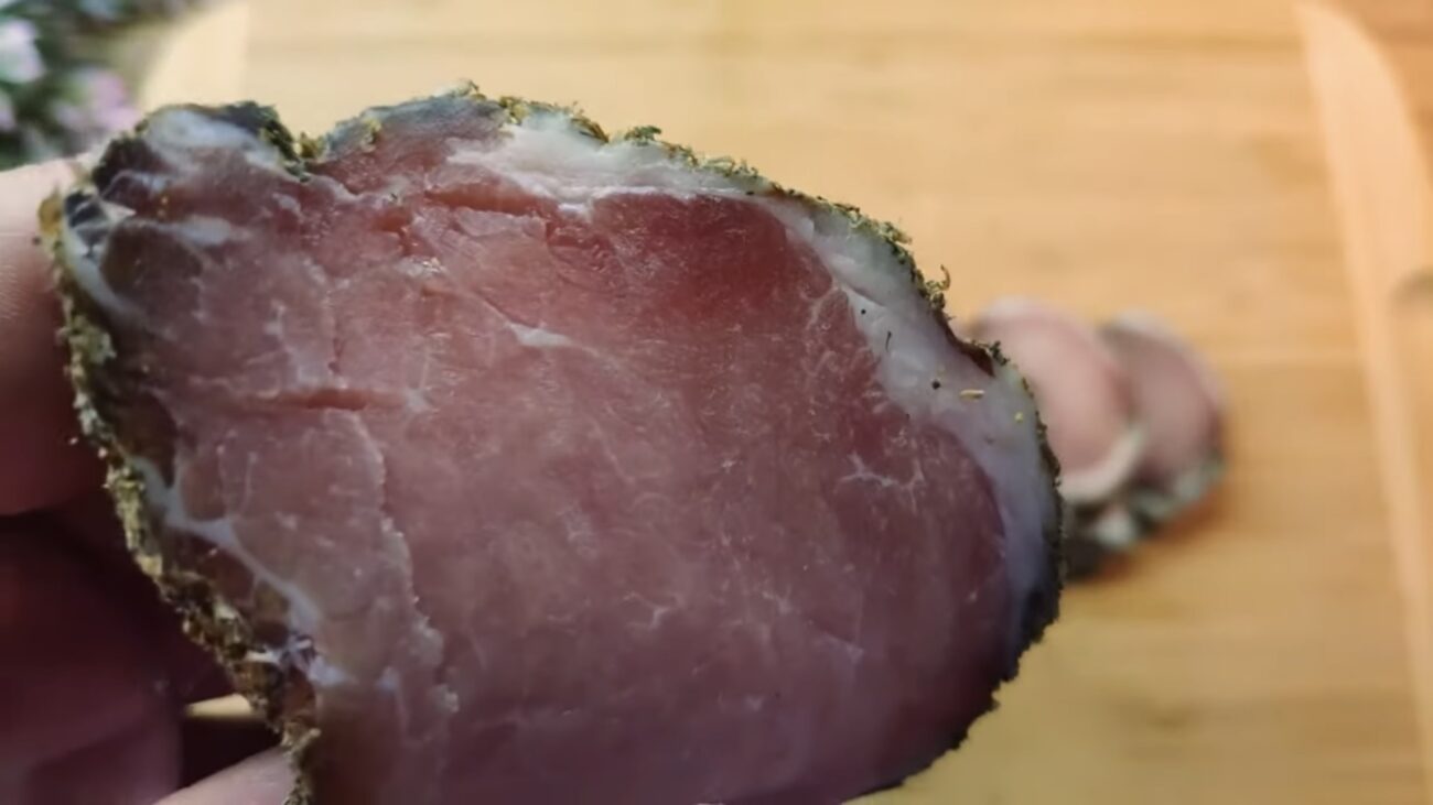 Господні розповіли, як правильно вʼялити свинину, щоб вийшов балик Господні розповіли, як правильно вʼялити свинину, щоб вийшов балик