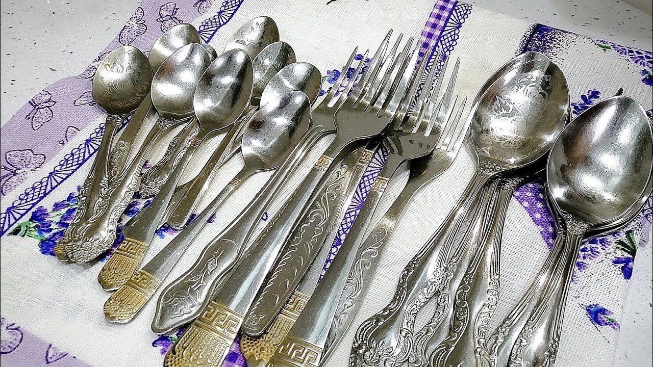 Господині розповіли, чим промити столове приладдя, щоб воно сяяло, наче срібне 