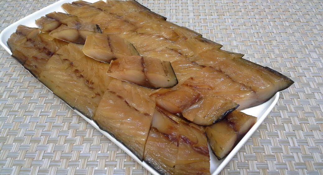 На моєму новорічному столі точно буде це — балик зі скумбрії: беру рибу і сіль, і за 2 доби все готово 