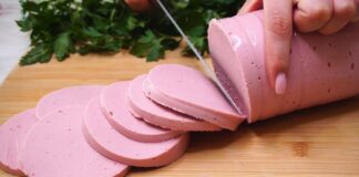 Господині розповіли рецепт смачної ковбаси в домашніх умовах 
