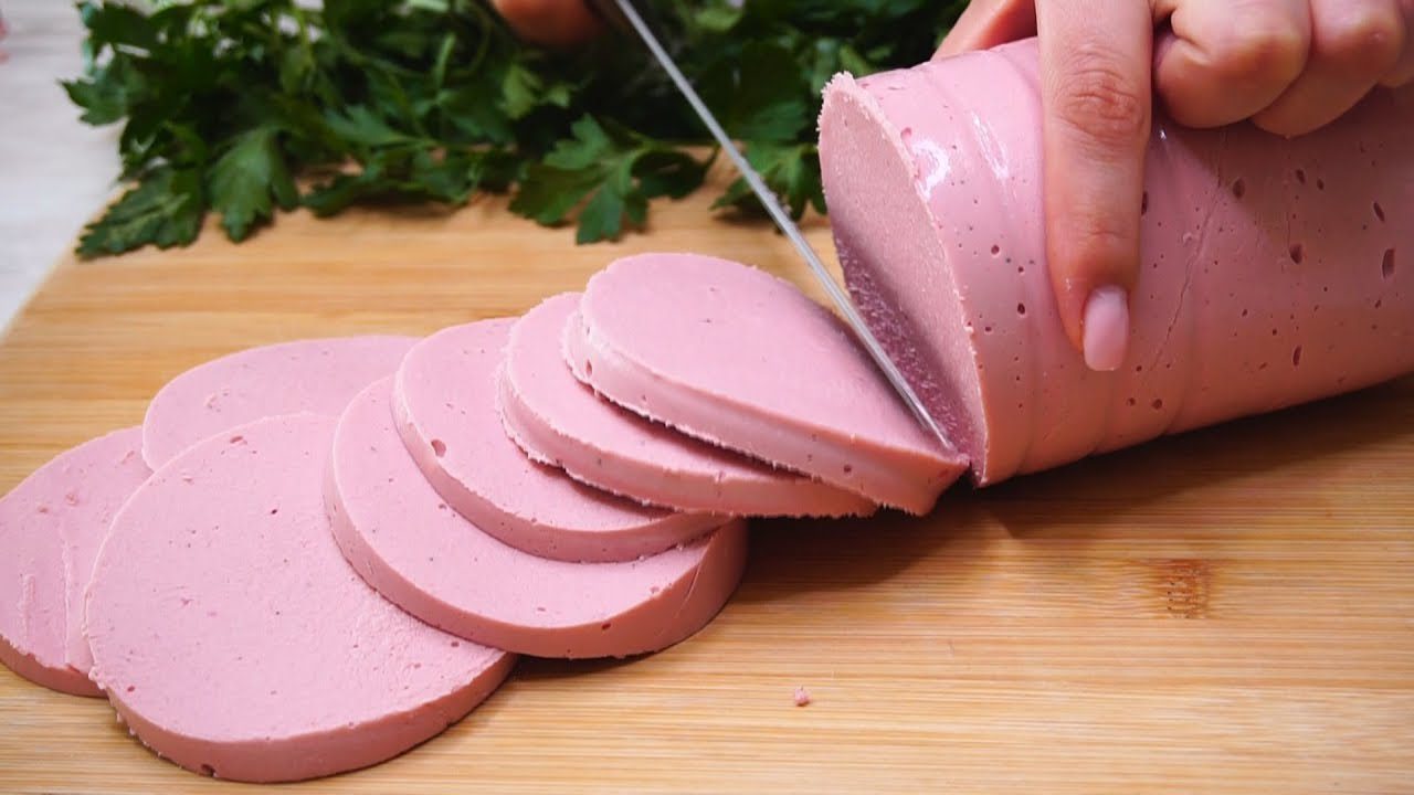 Господині розповіли рецепт смачної ковбаси в домашніх умовах 