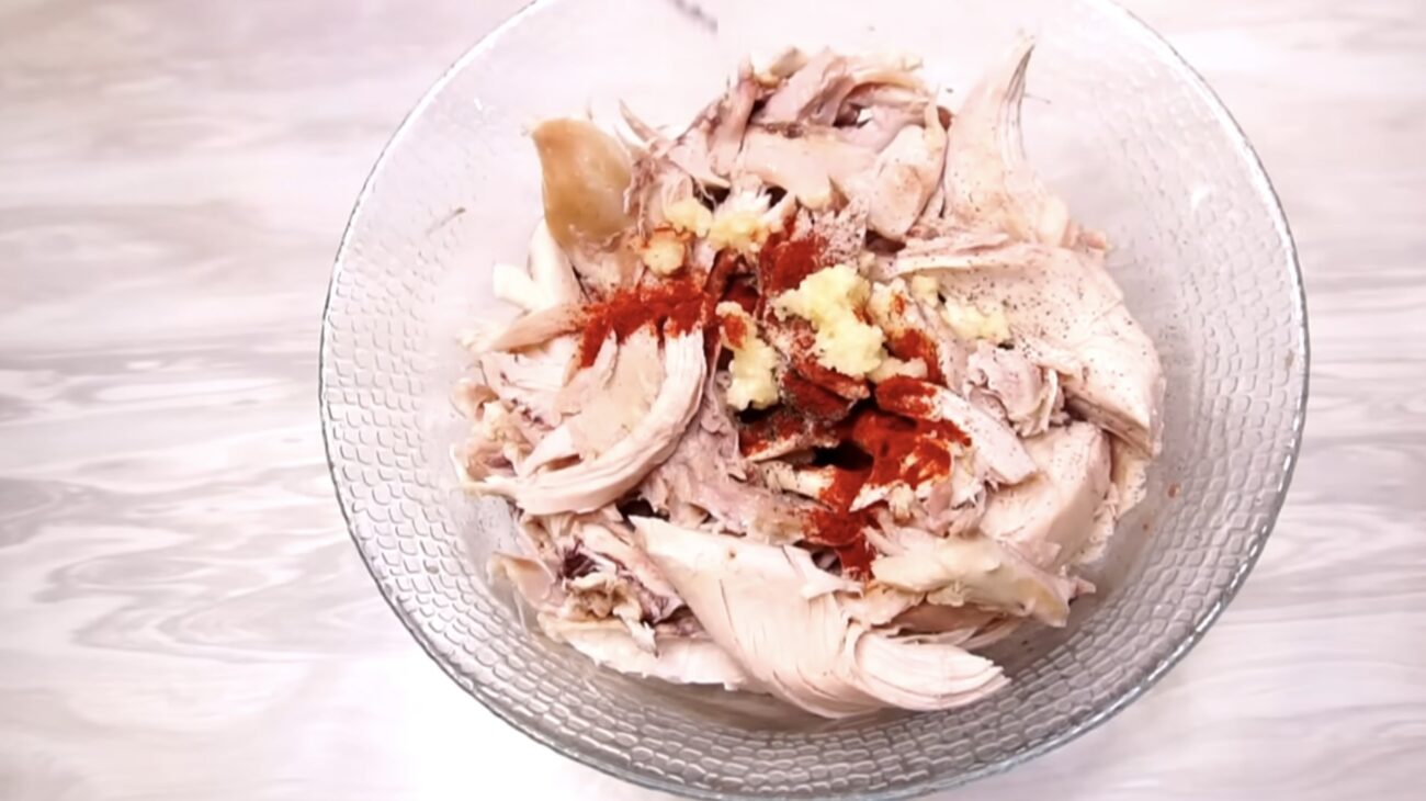 Господині розповіли рецепт смачної ковбаси в домашніх умовах 