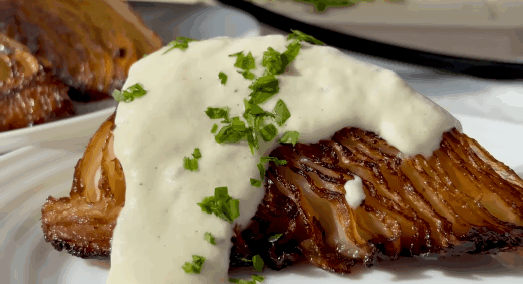 250 мл вершків + сир на капусті – отримала шедевр: чоловік спочатку скептично дивився, а з’їв усе до крихти 