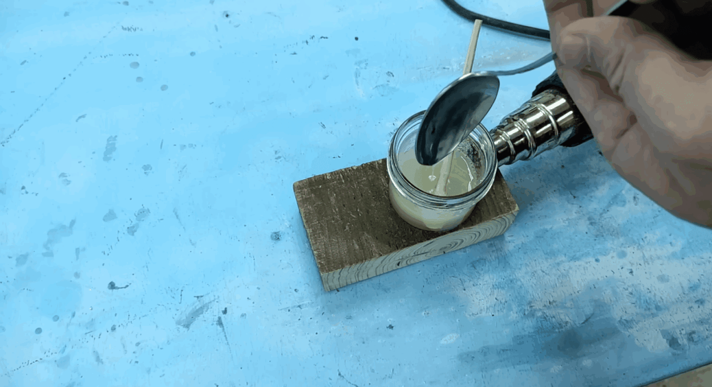 Чоловік купував суперклей за 80 грн – поки не показала трюк за 2 хвилини: ЦЕ тримає краще за “Момент” 