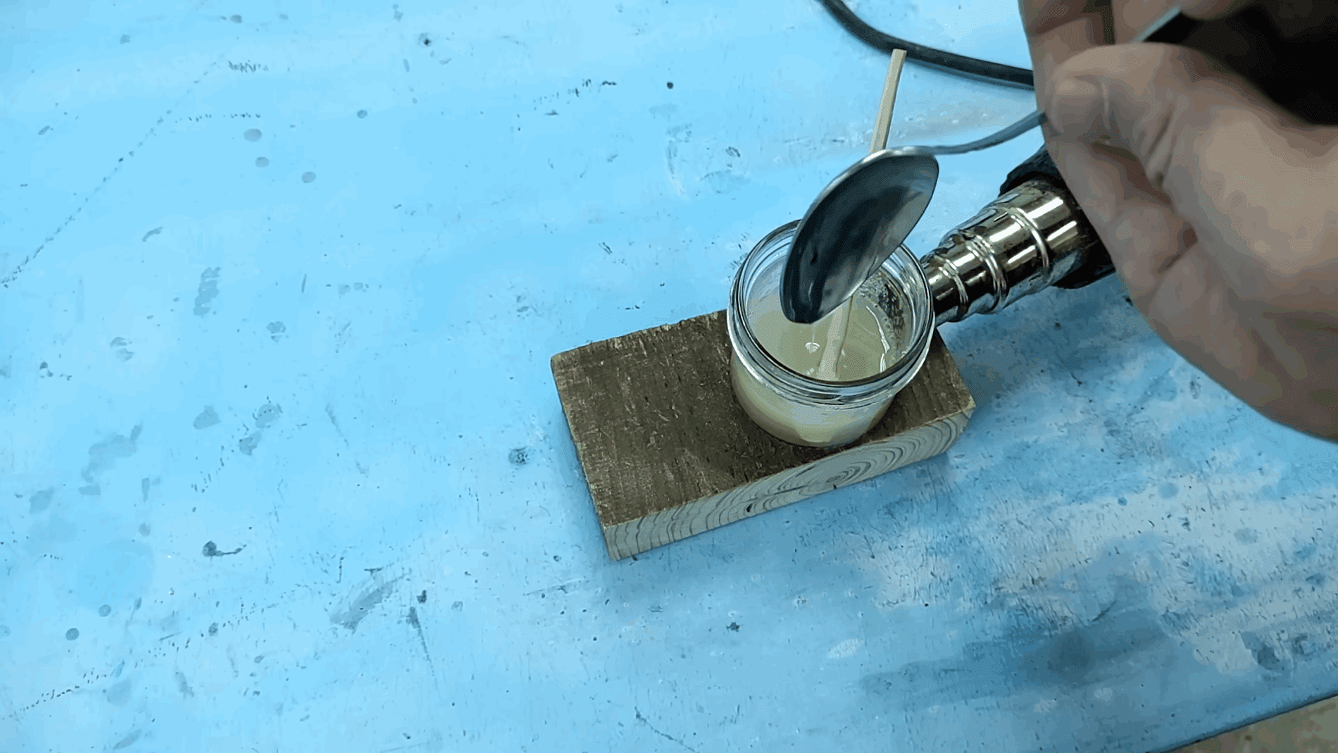 Експерти розповіли, як самостійно зробити універсальний клей