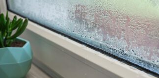 Господині розповіли, як позбутися конденсату на вікнах 