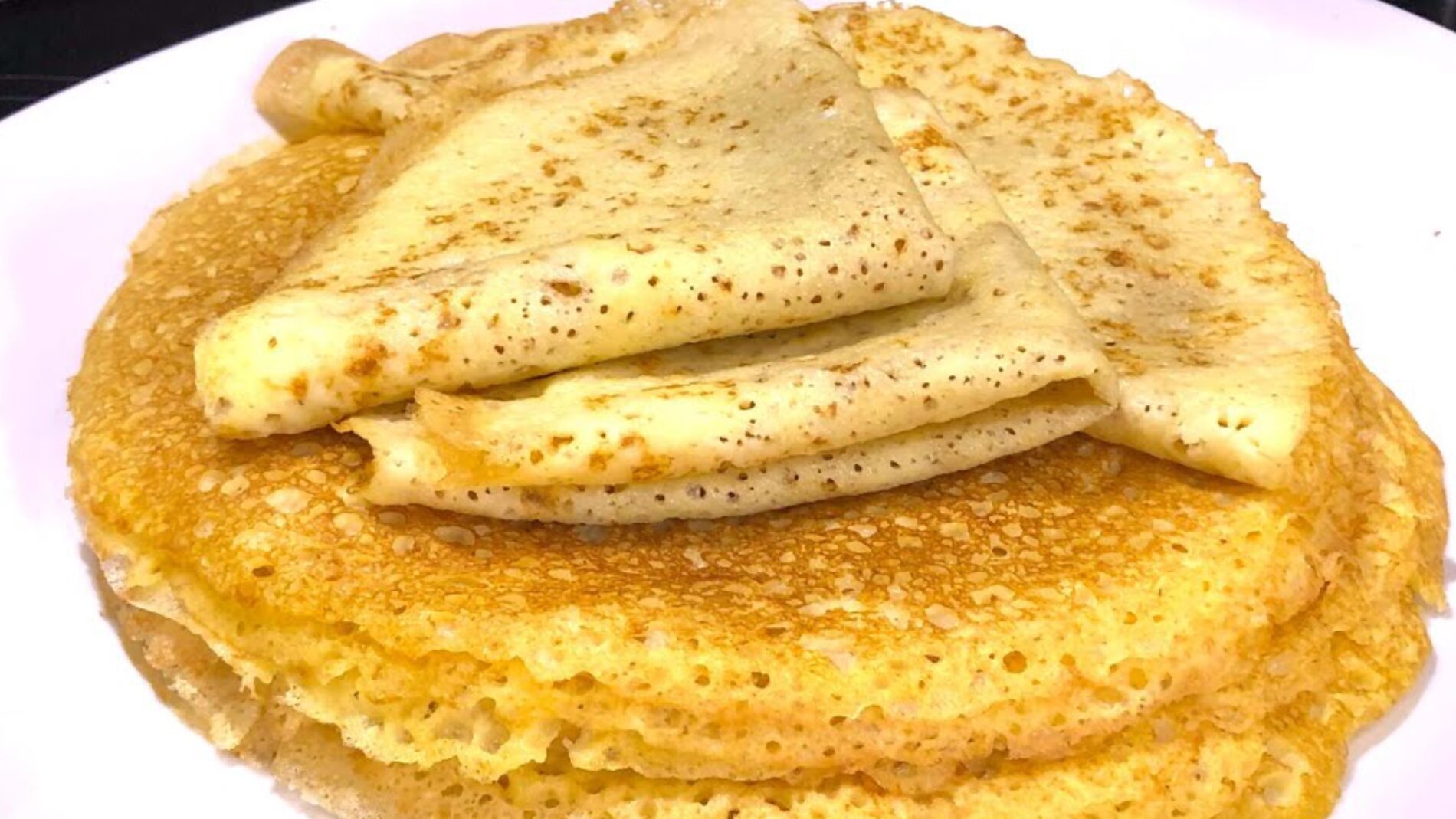 Господині розповіли, як приготувати смачні млинці без борошна і цукру 