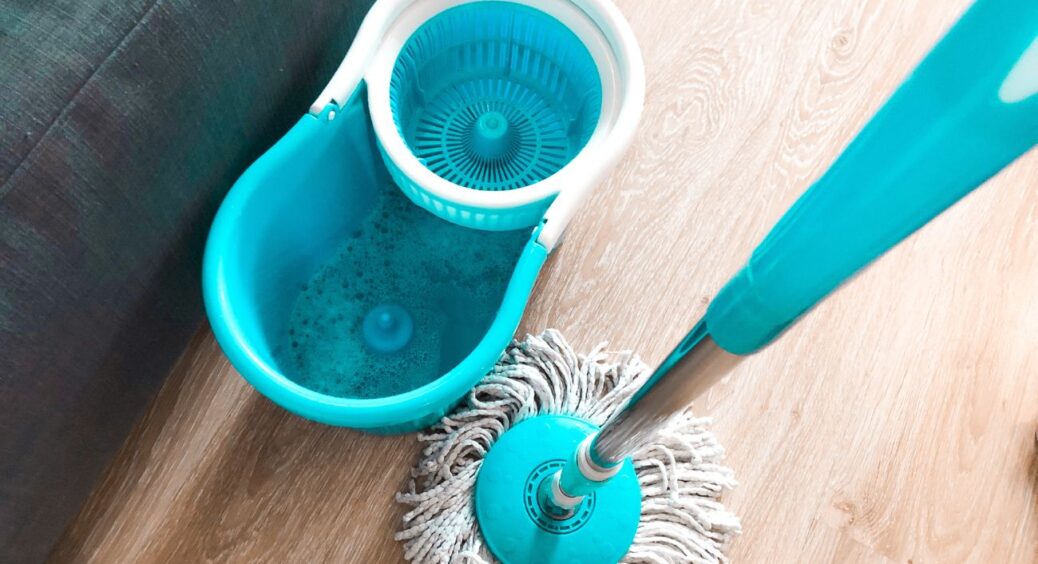 3 столові ложки у воду для миття підлоги – і всі гості думають, що у мене стоїть “люксовий” аромадифузор 