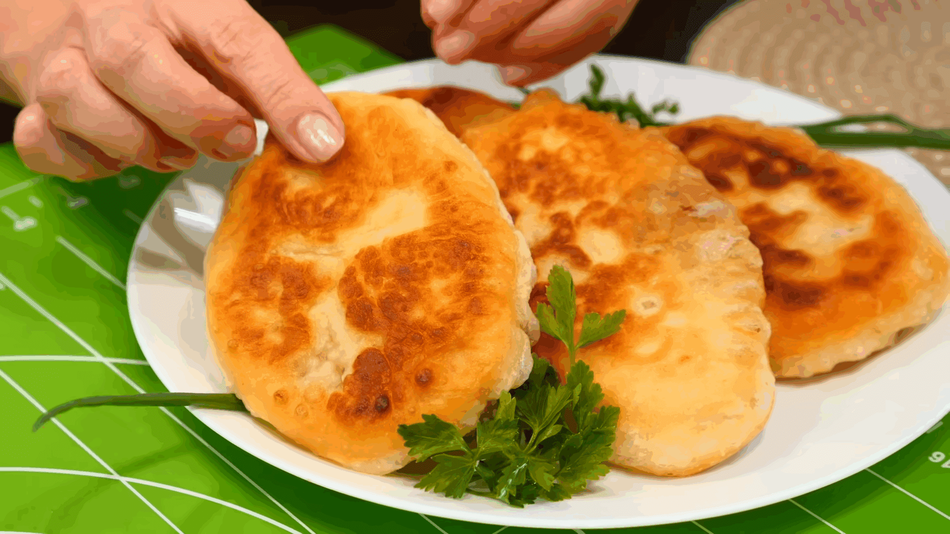 Експерти розповіли, як приготувати пухкі пиріжки з м'ясом