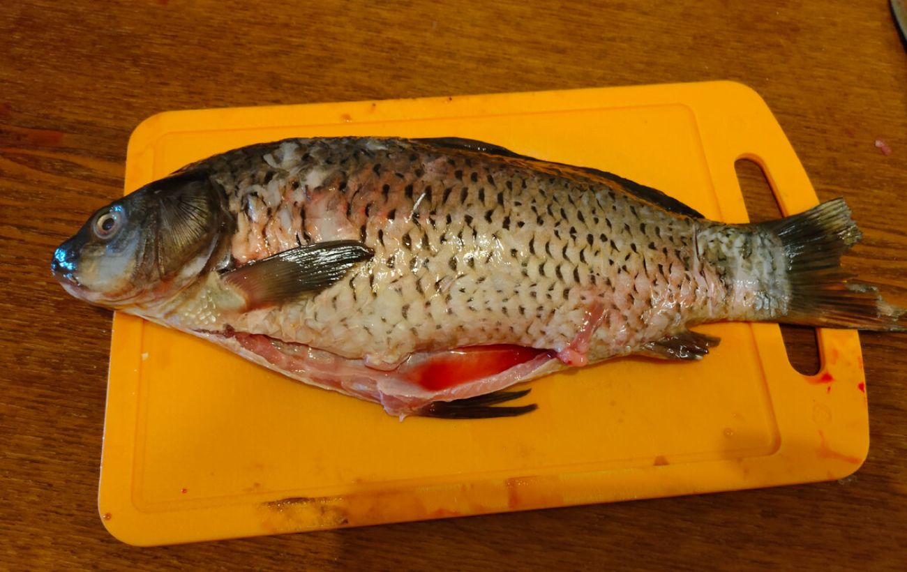 Як швидко очистити рибу від луски