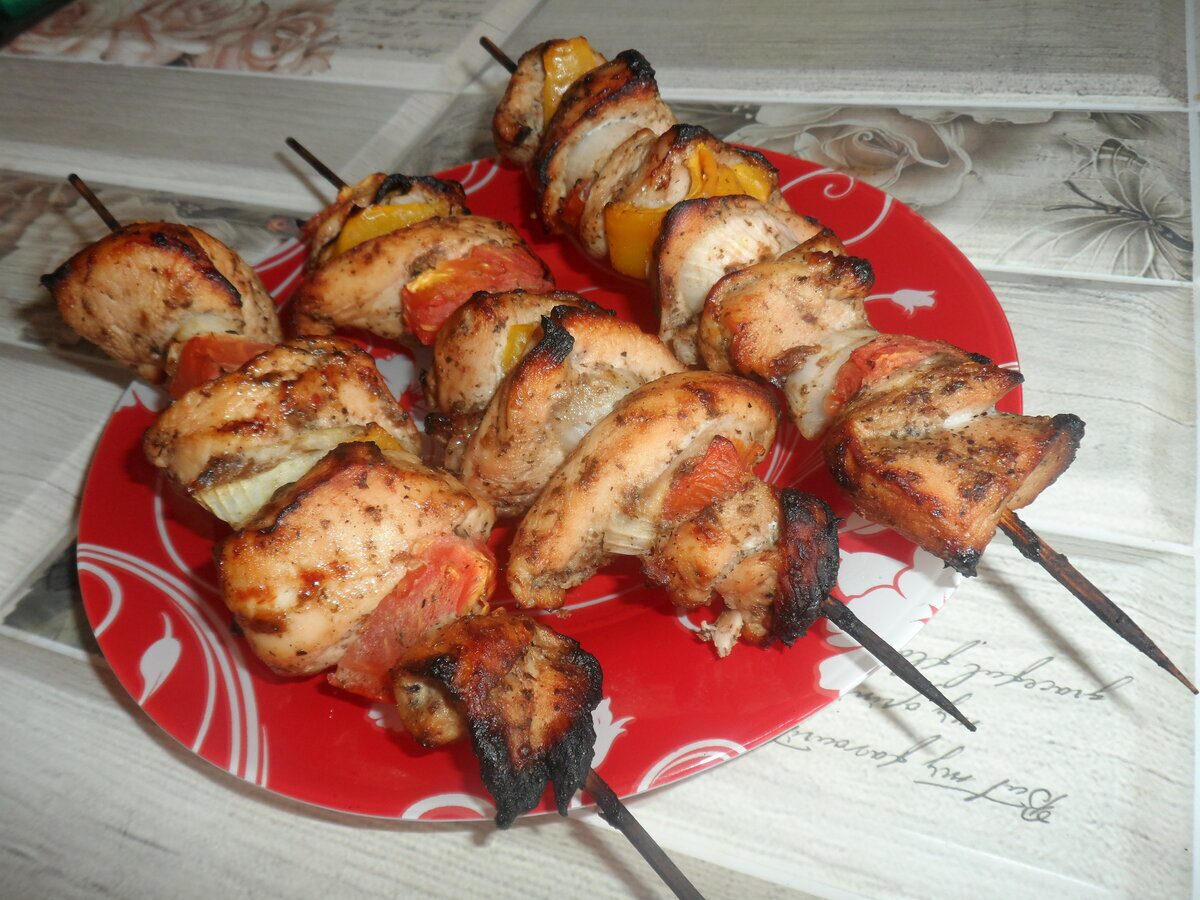 Кулінари розповіли, як приготувати смачний курячий шашлик у духовці без мангала й клопоту