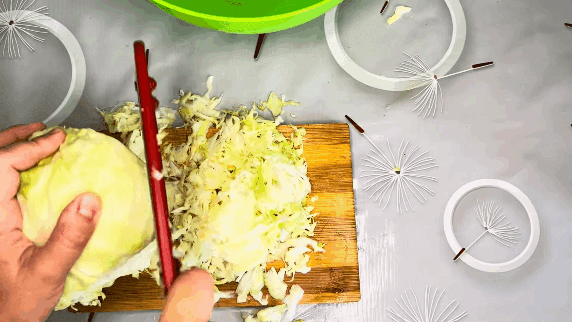 Експерти розповіли, як приготувати легкий салат з курятиною