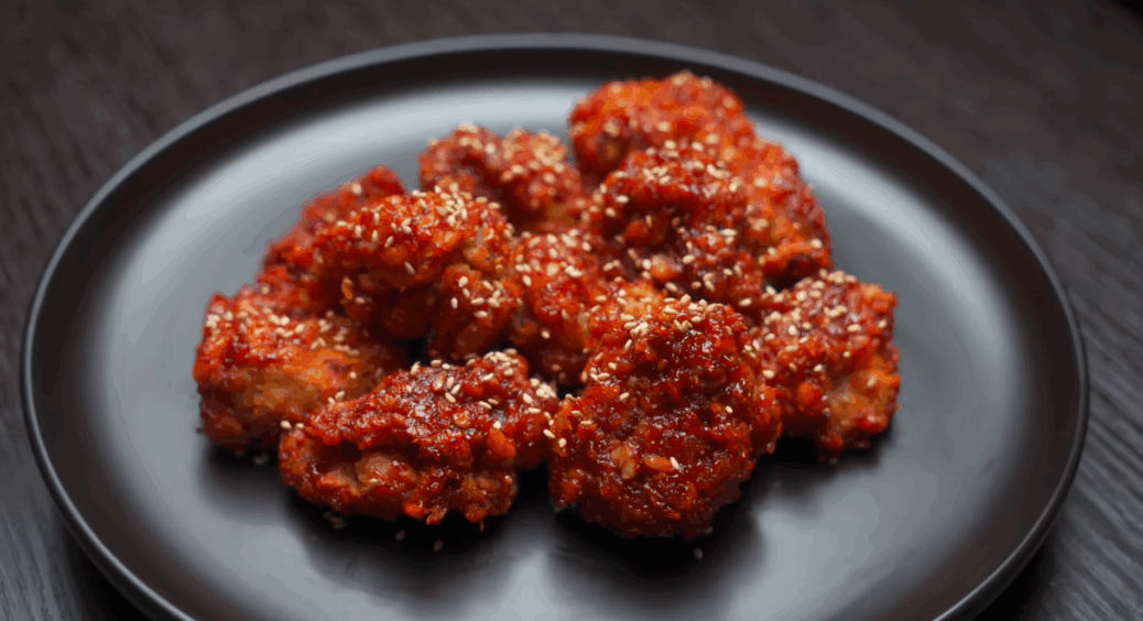 Готую корейську курку вдома – чоловік забув про доставки: 500 г стегон у молоці + гострий соус = смачний хіт 