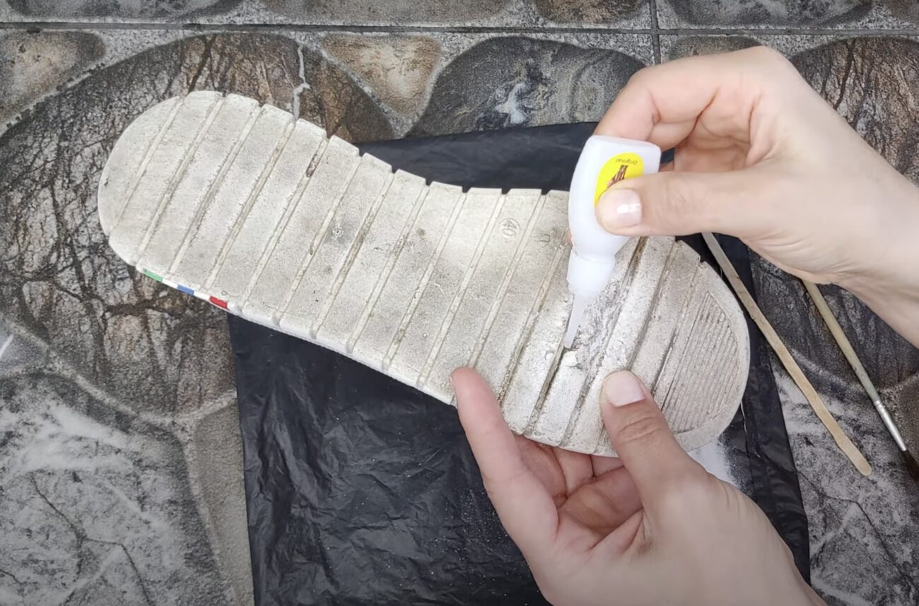 Експерти розповіли, як відремонтувати розірвану підошву власноруч