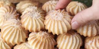 Господині поділилися простим рецептом пісочного печива