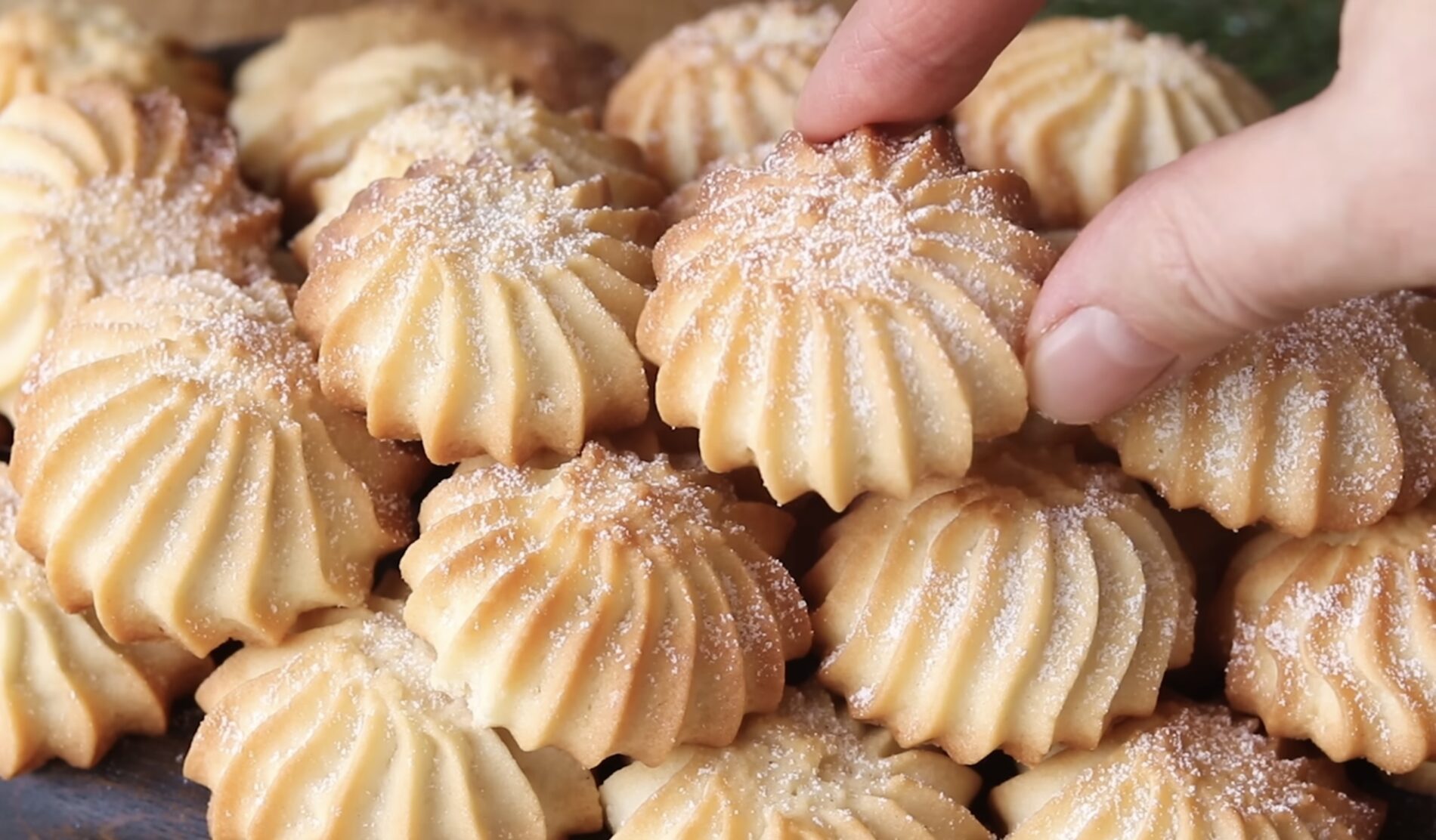 Господині поділилися простим рецептом пісочного печива