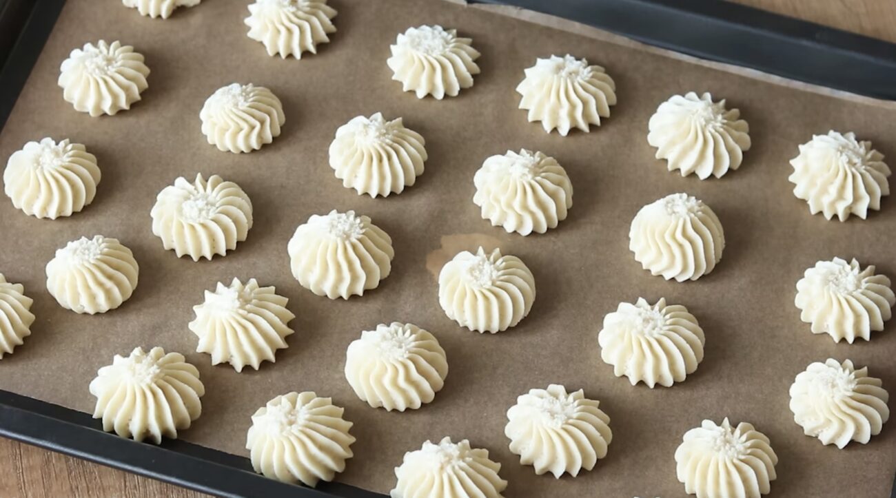 Господині поділилися простим рецептом пісочного печива