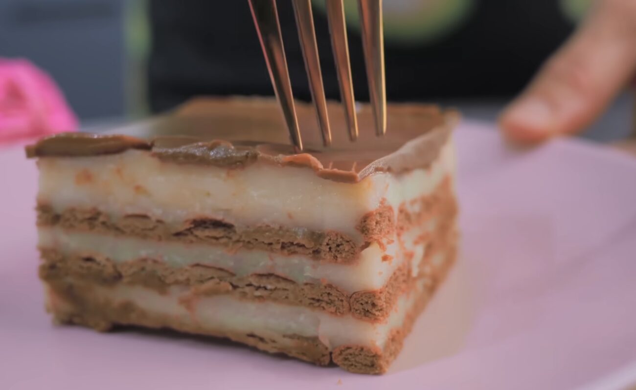 Кулінари поділилися рецептом швидкого десерту без випікання зі згущеним молоком