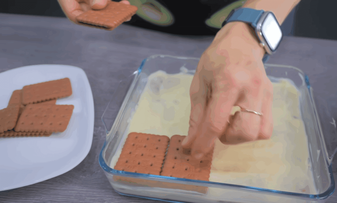 Кулінари поділилися рецептом швидкого десерту без випікання зі згущеним молоком 