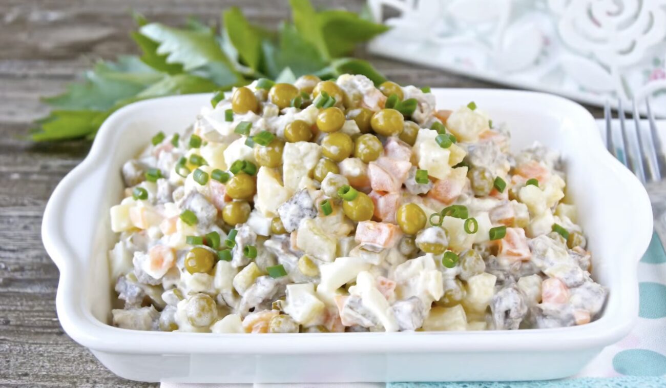 Кулінари поділилися альтернативним рецептом салату олівʼє