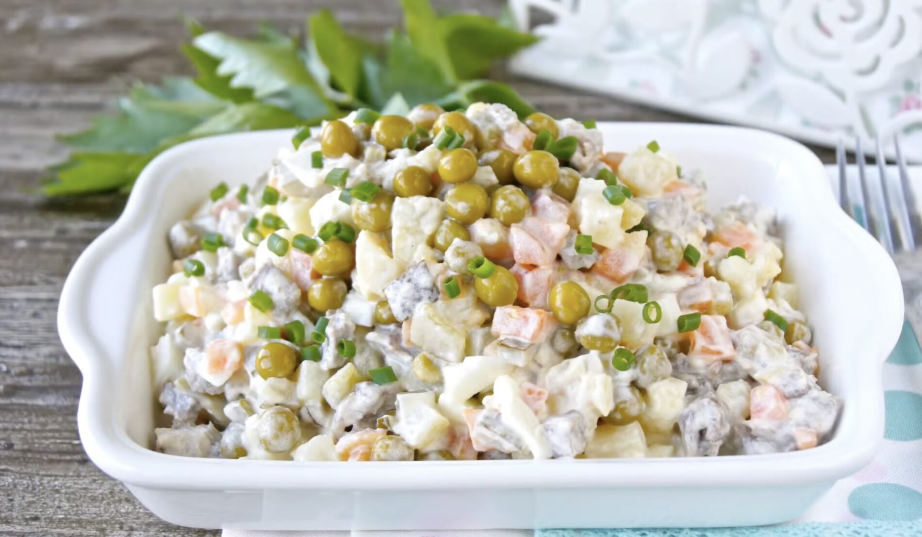 Кулінари поділилися альтернативним рецептом салату олівʼє