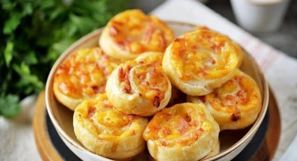 Ковбасу на бутерброди не переводжу: беру листкове тісто – за 17 хвилин п’ю чай із смачними “плюшками” 