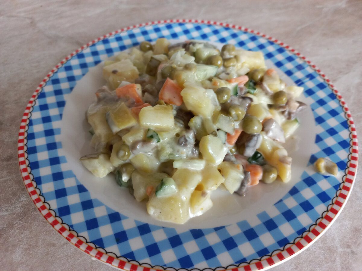 Кулінари розповіли, яким компонентом можна замінити майонез у салаті Олів'є для кращого смаку