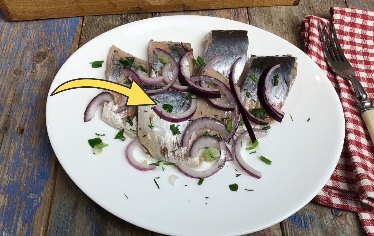 Як приготувати смачний солоний оселедець