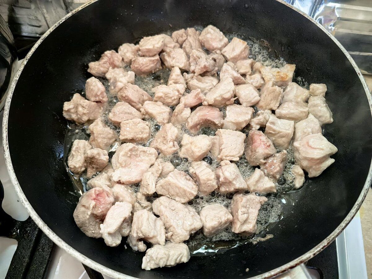 Експерти розповіли, як правильно готувати розморожене м'ясо, аби воно вийшло соковитим