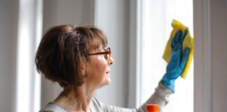 Господині назвали дієвий метод боротьби з конденсатом на підвіконні 
