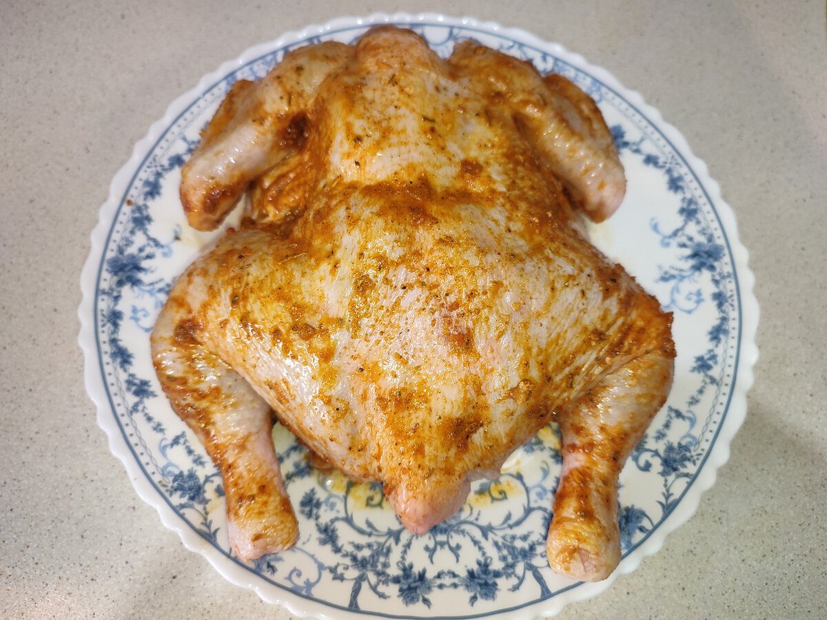 Кулінари розповіли, як правильно маринувати курку перед запіканням для кращого смаку страви