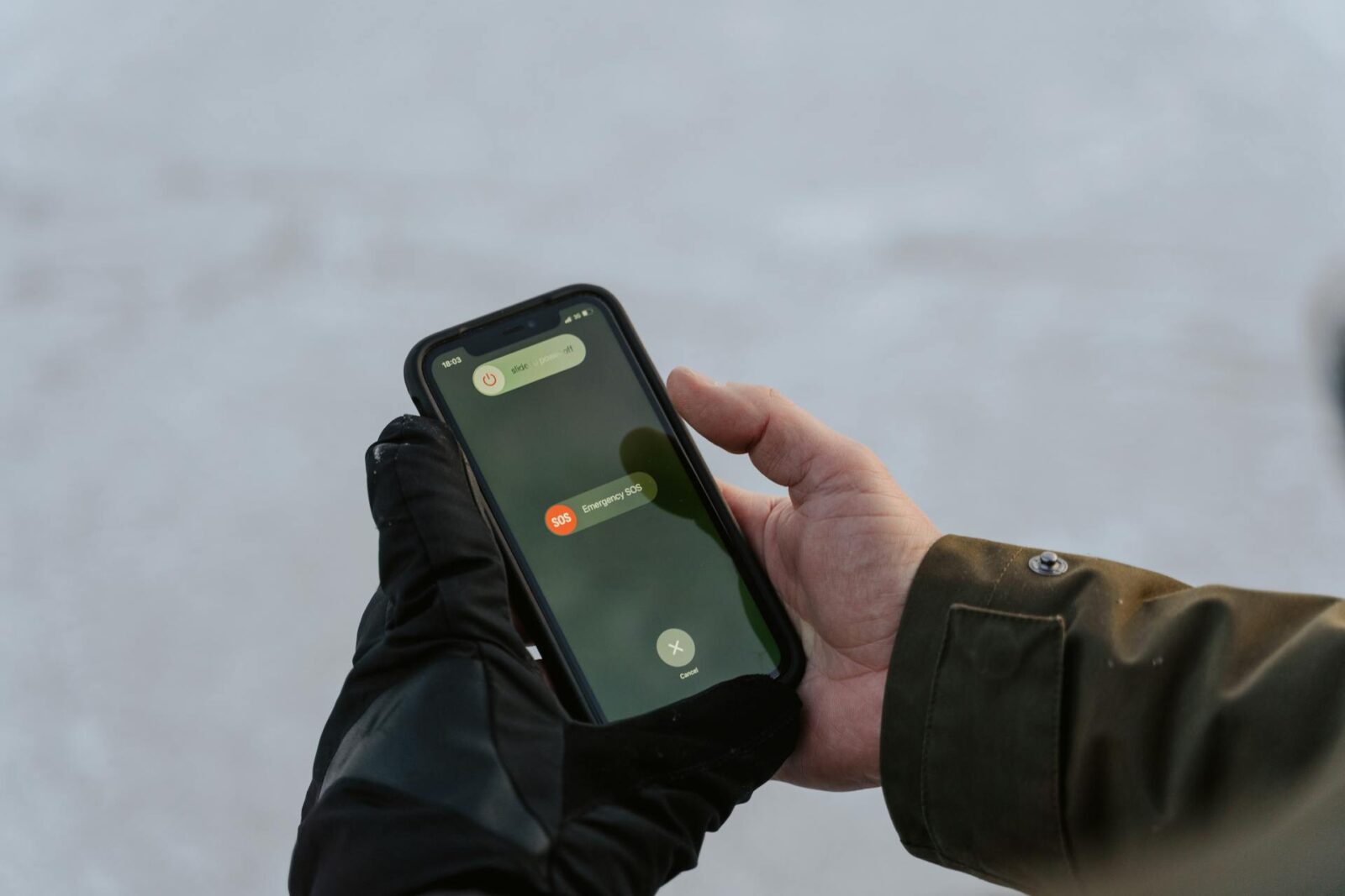 Експерти пояснили, чому мобільні телефони розряджаються на морозі 